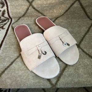 Brand new suede leather flats in Sz 35